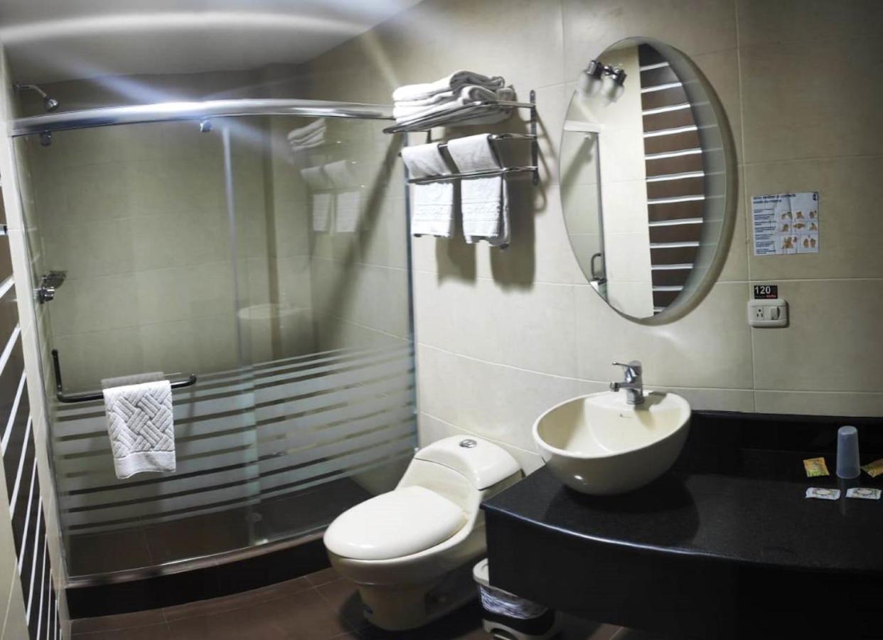 La Kapital Hotel Ambato Esterno foto
