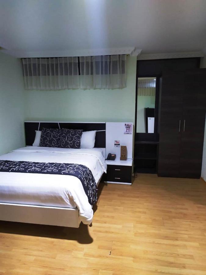 La Kapital Hotel Ambato Esterno foto
