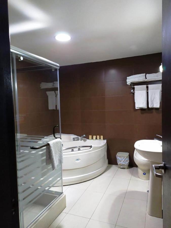 La Kapital Hotel Ambato Esterno foto